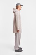 Clothing Stockholm Lightweight Raincoat Light Sand Stutterheim Men 0V8X135 - Image 2