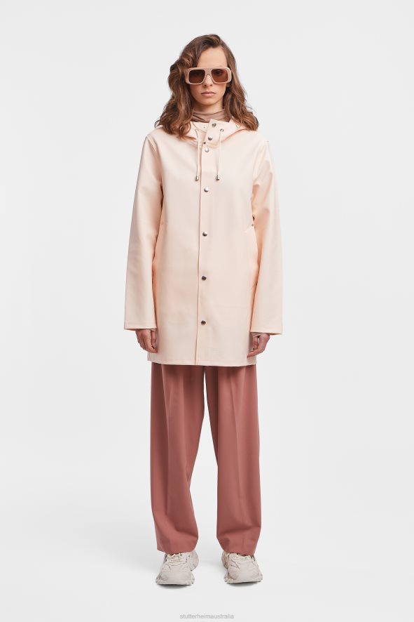 clothing_stockholm_raincoat_peach_stutterheim_women_0v8x62.jpg Clothing Stockholm Raincoat Peach Stutterheim Women 0V8X62 - Image 1